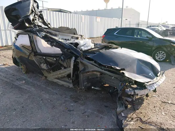 7SAYGDED2SA374325 Tesla Model Y 2025 — daño Vuelco, foto antes de reparar