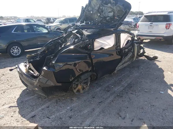 7SAYGDED2SA374325 — 2025 Tesla Model Y, foto 4 de IAAI, Vuelco