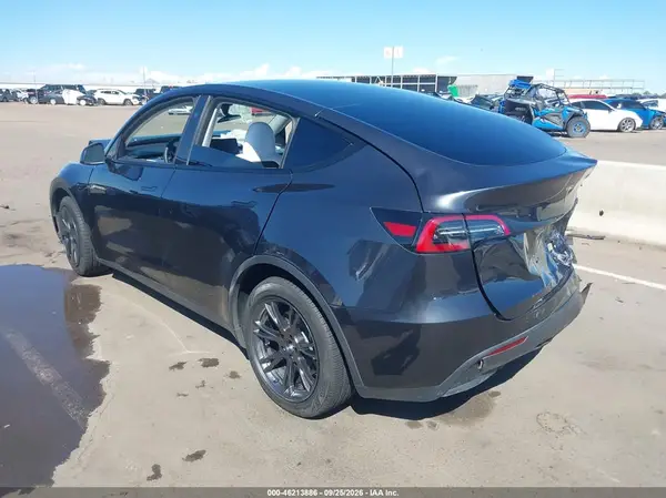 7SAYGDEE2SF240880 — 2025 Tesla Model Y, photo 3 from IAAI, Rear end