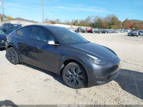 7SAYGDEE4SA346924 — 2025 Tesla Model Y, Lewy przód, zdjęć przed naprawą