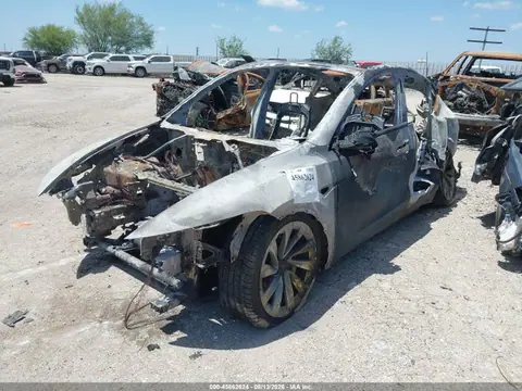 2026 Tesla Model Y VIN 7SAYGDEE0TF541925 фото 2