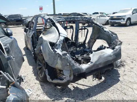 2026 Tesla Model Y VIN 7SAYGDEE0TF541925 фото 3