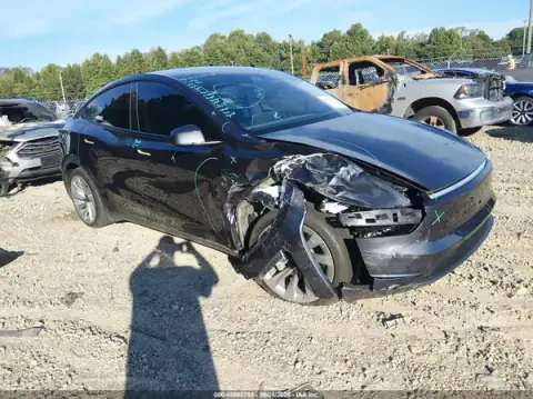 7SAYGDEDXTA419755 — 2026 Tesla Model Y, Delantera derecha (Right Front), fotos antes de reparar