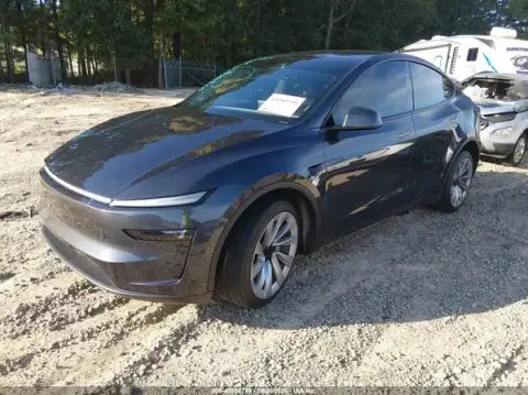 7SAYGDEDXTA419755 — 2026 Tesla Model Y, photo 2 from IAAI, Right front