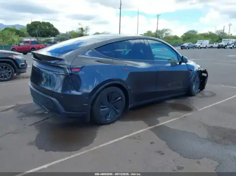 7SAYGDED4TF537500 — 2026 Tesla Model Y, foto 4 de IAAI, Delantera derecha