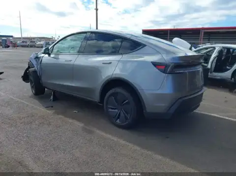 7SAYGDED8TF628513 — 2026 Tesla Model Y, foto 3 de IAAI, Delantera izquierda