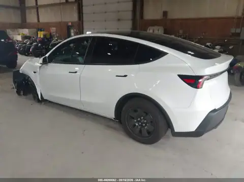 7SAYGDEE0TA718342 — 2026 Tesla Model Y, ფოტო 3, IAAI, წინა მარცხენა ნაწილი