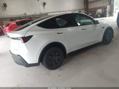 7SAYGDEE0TA718342 — 2026 Tesla Model Y, ფოტო 4, IAAI, წინა მარცხენა ნაწილი