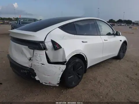7SAYGDED4TA660596 — 2026 Tesla Model Y, foto 4 de IAAI, Parte trasera