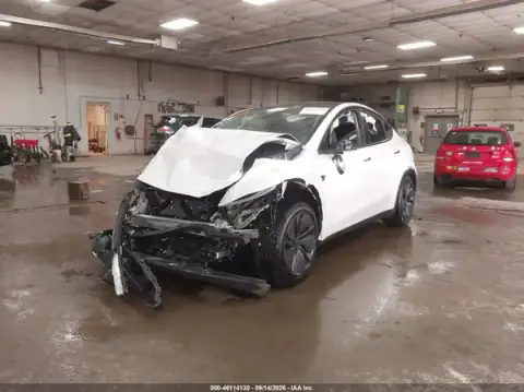 7SAYGDEE2TA437143 — 2026 Tesla Model Y, фото 2 с аукциона IAAI, ПЕРЕДНЯЯ ЧАСТЬ