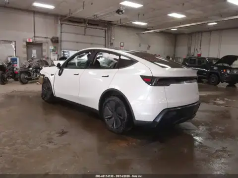 7SAYGDEE2TA437143 — 2026 Tesla Model Y, фото 3 с аукциона IAAI, ПЕРЕДНЯЯ ЧАСТЬ