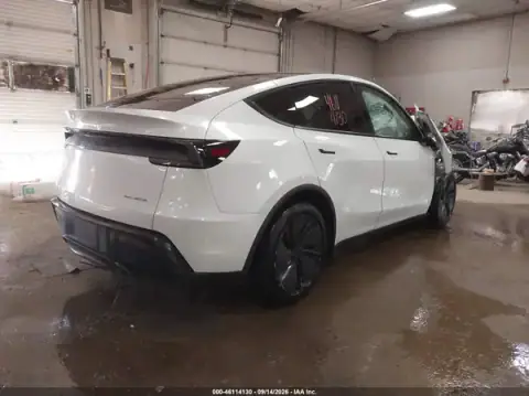 7SAYGDEE2TA437143 — 2026 Tesla Model Y, фото 4 с аукциона IAAI, ПЕРЕДНЯЯ ЧАСТЬ