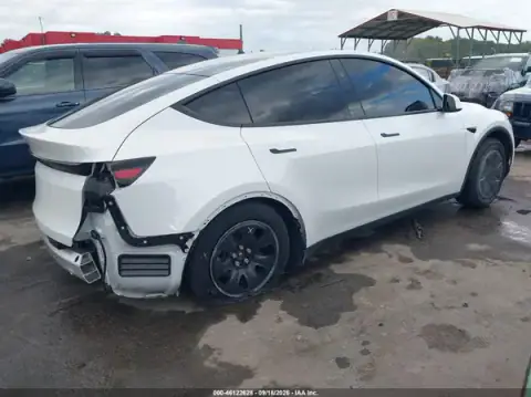 7SAYGDED5TA594043 — 2026 Tesla Model Y, ფოტო 4, IAAI, უკანა ნაწილი