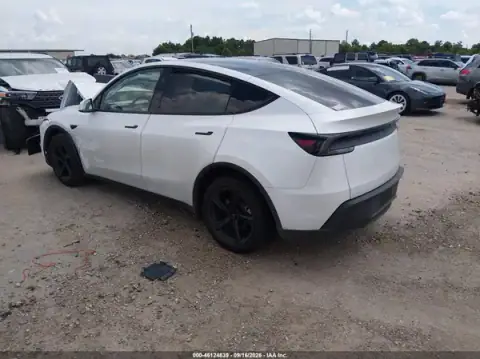 7SAYGDED4TA493656 — 2026 Tesla Model Y, ფოტო 3, IAAI, წინა ნაწილი