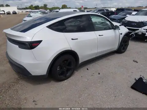 7SAYGDED4TA493656 — 2026 Tesla Model Y, ფოტო 4, IAAI, წინა ნაწილი