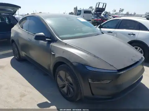 7SAYGDED3TF564655 — 2026 Tesla Model Y, Delantera izquierda (Left Front), fotos antes de reparar