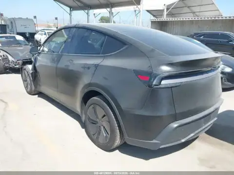 7SAYGDED3TF564655 — 2026 Tesla Model Y, фото 3 з IAAI, Передня частина зліва