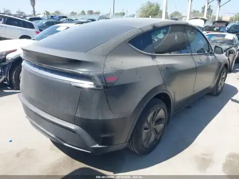 7SAYGDED3TF564655 — 2026 Tesla Model Y, фото 4 з IAAI, Передня частина зліва