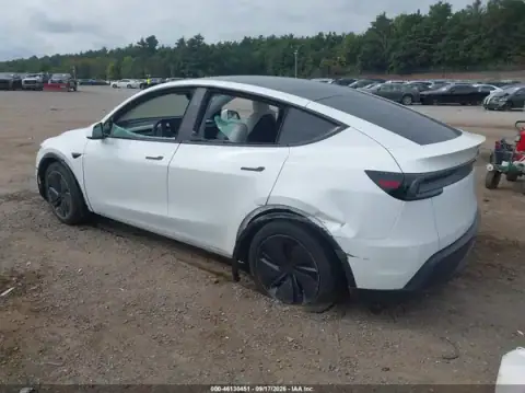 7SAYGDED3TA486553 — 2026 Tesla Model Y, ფოტო 3, IAAI, დატბორვა