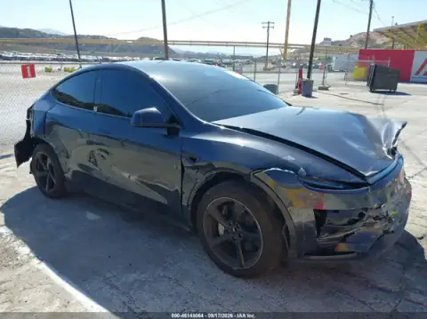 7SAYGDED7TF525762 — 2026 Tesla Model Y, Parte delantera (Front End), fotos antes de reparar