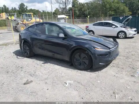 7SAYGDEE1TF520887 — 2026 Tesla Model Y, Delantera izquierda (Left Front), fotos antes de reparar