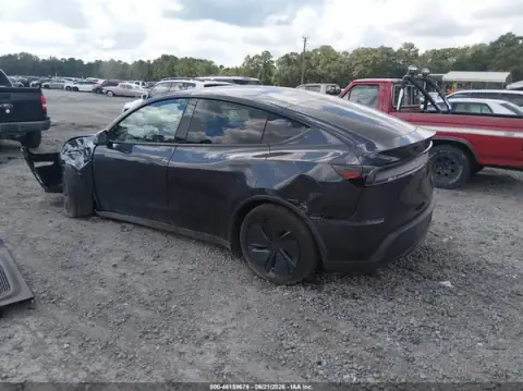 7SAYGDEE1TF520887 — 2026 Tesla Model Y, ფოტო 3, IAAI, წინა მარცხენა ნაწილი
