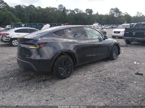 7SAYGDEE1TF520887 — 2026 Tesla Model Y, ფოტო 4, IAAI, წინა მარცხენა ნაწილი