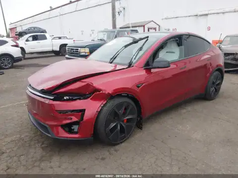 7SAYGDET2TA758677 — 2026 Tesla Model Y, zdjęcie 2 z IAAI, Przód