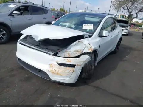 7SAYGDEE0TF462965 — 2026 Tesla Model Y, photo 2 from IAAI 23.10.2026, Front end