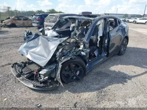 7SAYGDED7TA605382 — 2026 Tesla Model Y, photo 2 from IAAI, Front end