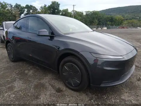 7SAYGDED0TF672456 — 2026 Tesla Model Y, Підтоплення прісною водою (Fresh Water), фото до ремонту