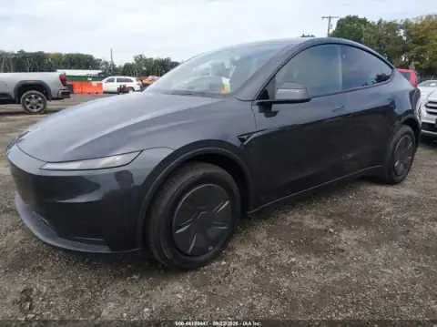 7SAYGDED0TF672456 — 2026 Tesla Model Y, foto 2 de IAAI, Inundación de agua dulce