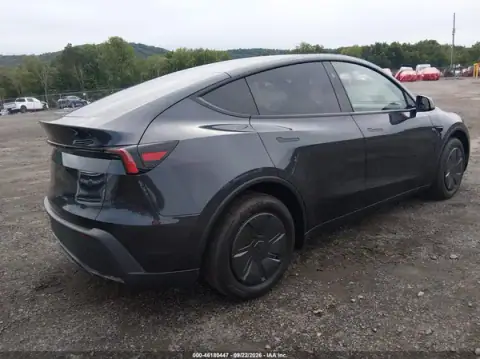 7SAYGDED0TF672456 — 2026 Tesla Model Y, foto 4 de IAAI, Inundación de agua dulce