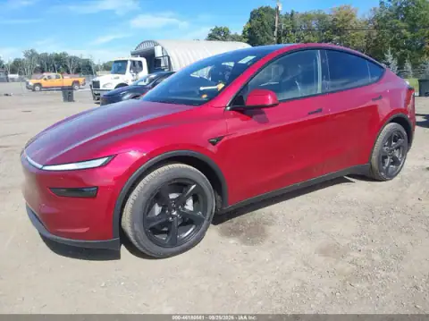 7SAYGDEE6TA766458 — 2026 Tesla Model Y, foto 2 de IAAI, Inundación de agua dulce