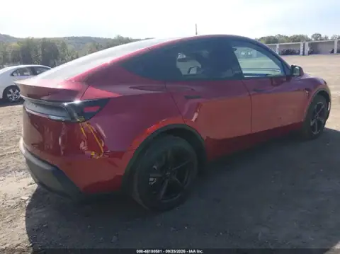 7SAYGDEE6TA766458 — 2026 Tesla Model Y, foto 4 de IAAI, Inundación de agua dulce