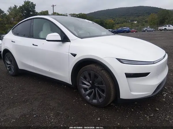7SAYGDEE7TA634342 Tesla Model Y 2026 — Flood damage, before-repair photo