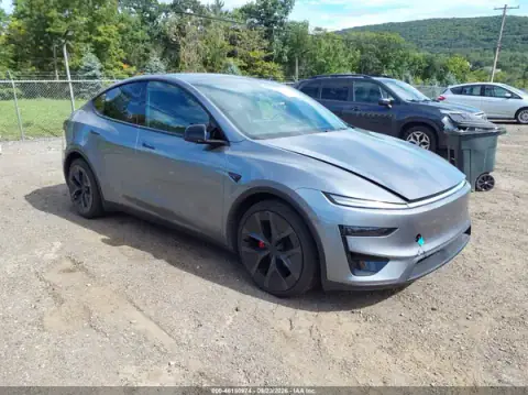 7SAYGDET2TA724397 — 2026 Tesla Model Y, Inundación (Flood), fotos antes de reparar