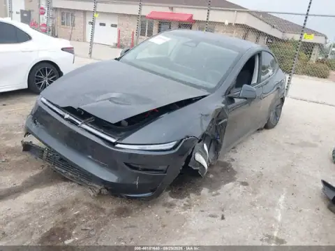 7SAYGDED8TF542294 — 2026 Tesla Model Y, photo 2 from IAAI, Front end