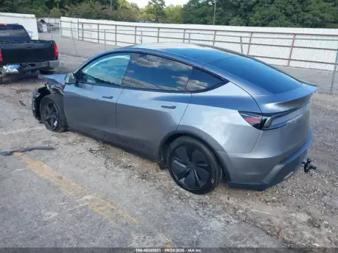 7SAYGDED9TA425112 — 2026 Tesla Model Y, фото 3 з IAAI, Передня частина