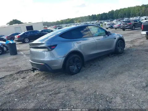 7SAYGDED9TA425112 — 2026 Tesla Model Y, фото 4 з IAAI, Передня частина