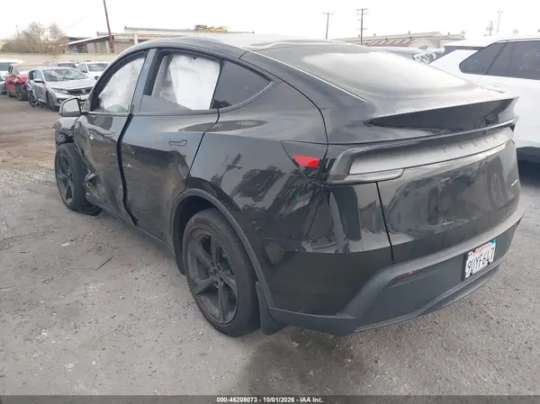 7SAYGDEE7TF418378 — 2026 Tesla Model Y, фото 3 с аукциона IAAI 14.10.2026, Левый бок