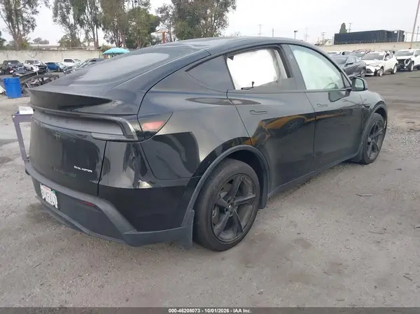 7SAYGDEE7TF418378 — 2026 Tesla Model Y, фото 4 с аукциона IAAI 14.10.2026, Левый бок