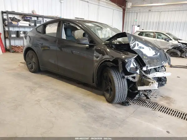 7SAYGDEE5TF448723 Tesla Model Y 2026 — Front end damage, before-repair photo