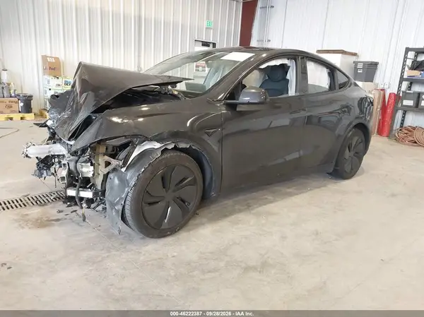7SAYGDEE5TF448723 — 2026 Tesla Model Y, photo 2 from IAAI, Front end