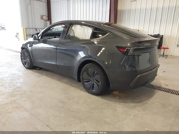 7SAYGDEE5TF448723 — 2026 Tesla Model Y, photo 3 from IAAI, Front end