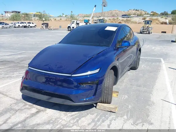 7SAYGDEE5TF604856 — 2026 Tesla Model Y, фото 2 с аукциона IAAI, Передняя часть справа