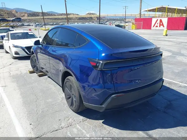 7SAYGDEE5TF604856 — 2026 Tesla Model Y, фото 3 с аукциона IAAI, Передняя часть справа
