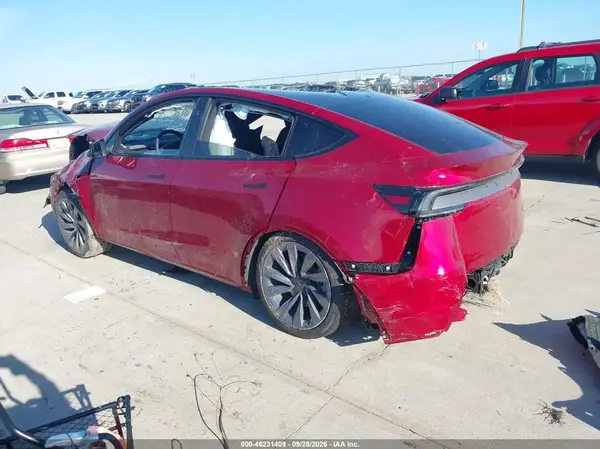7SAYGDEE0TA732015 — 2026 Tesla Model Y, фото 3 с аукциона IAAI, Опрокидывание