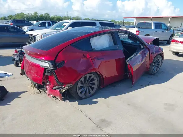 7SAYGDEE0TA732015 — 2026 Tesla Model Y, фото 4 с аукциона IAAI, Опрокидывание