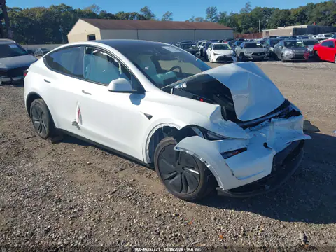 7SAYGDEE4TF707122 — 2026 Tesla Model Y, Parte delantera, fotos antes de reparar
